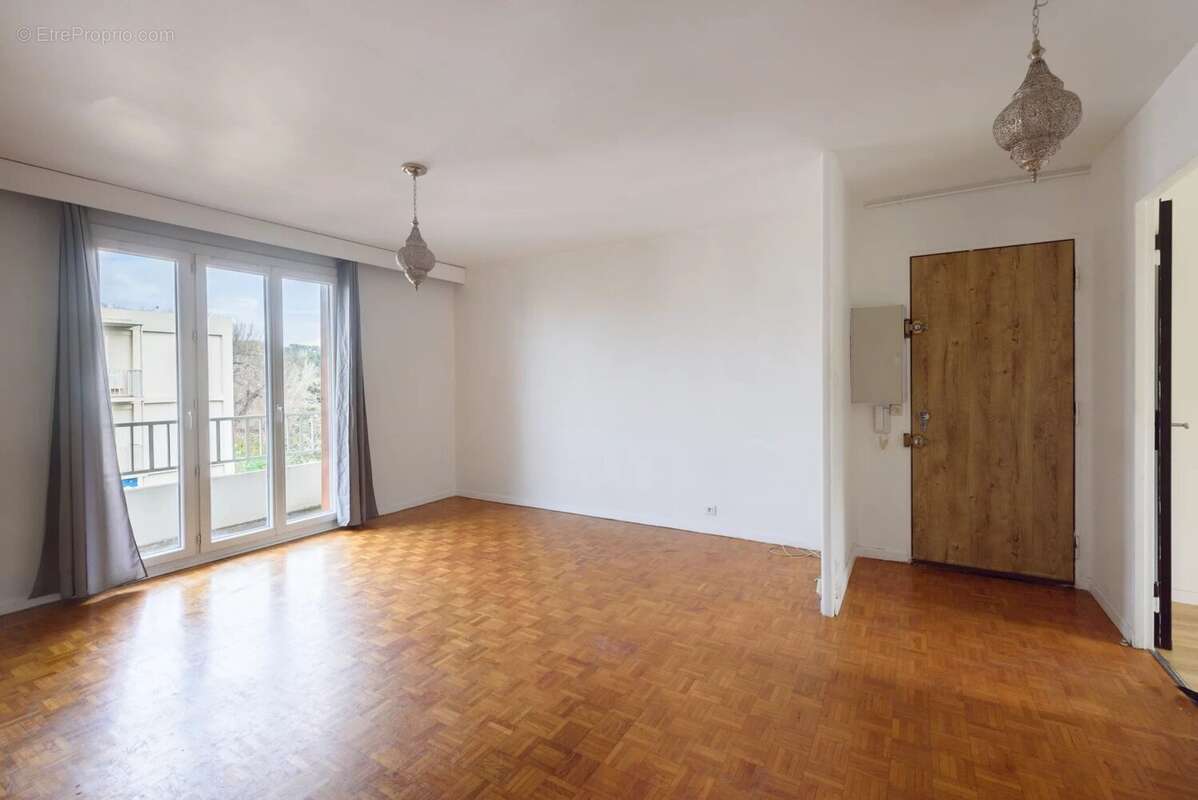 Appartement 60 m² à Aubagne  - photo 2