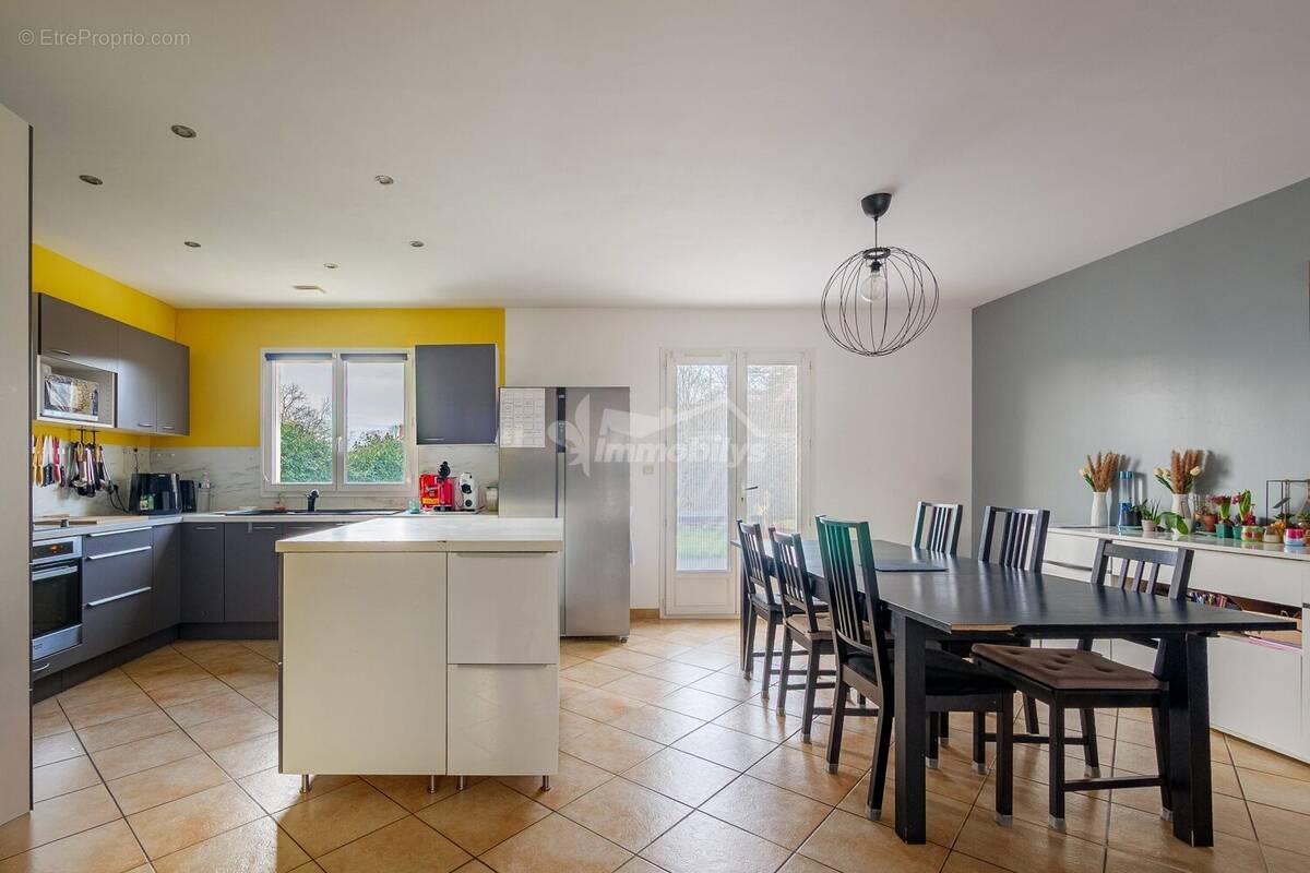 Maison à VAILLY-SUR-AISNE