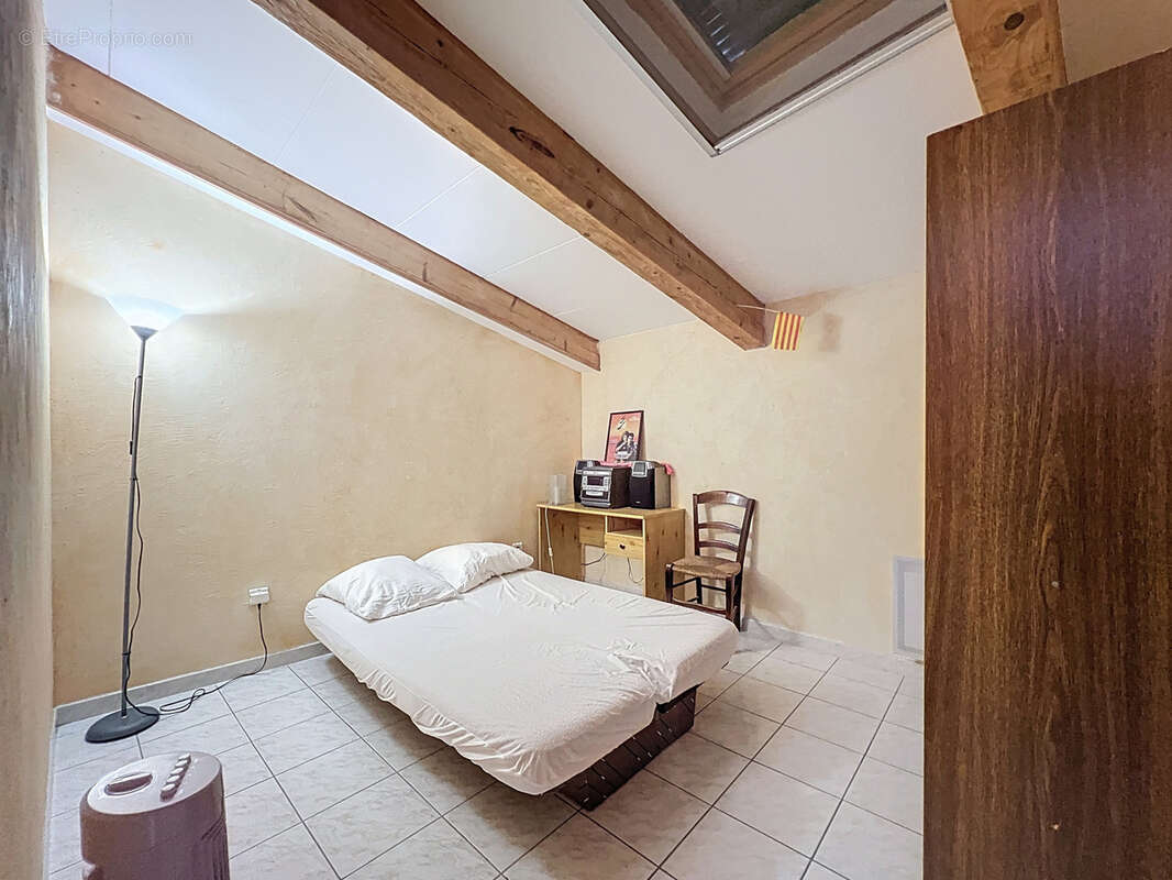 Maison familiale avec terrasse et fort potentiel au cœur de Caramany - photo 10