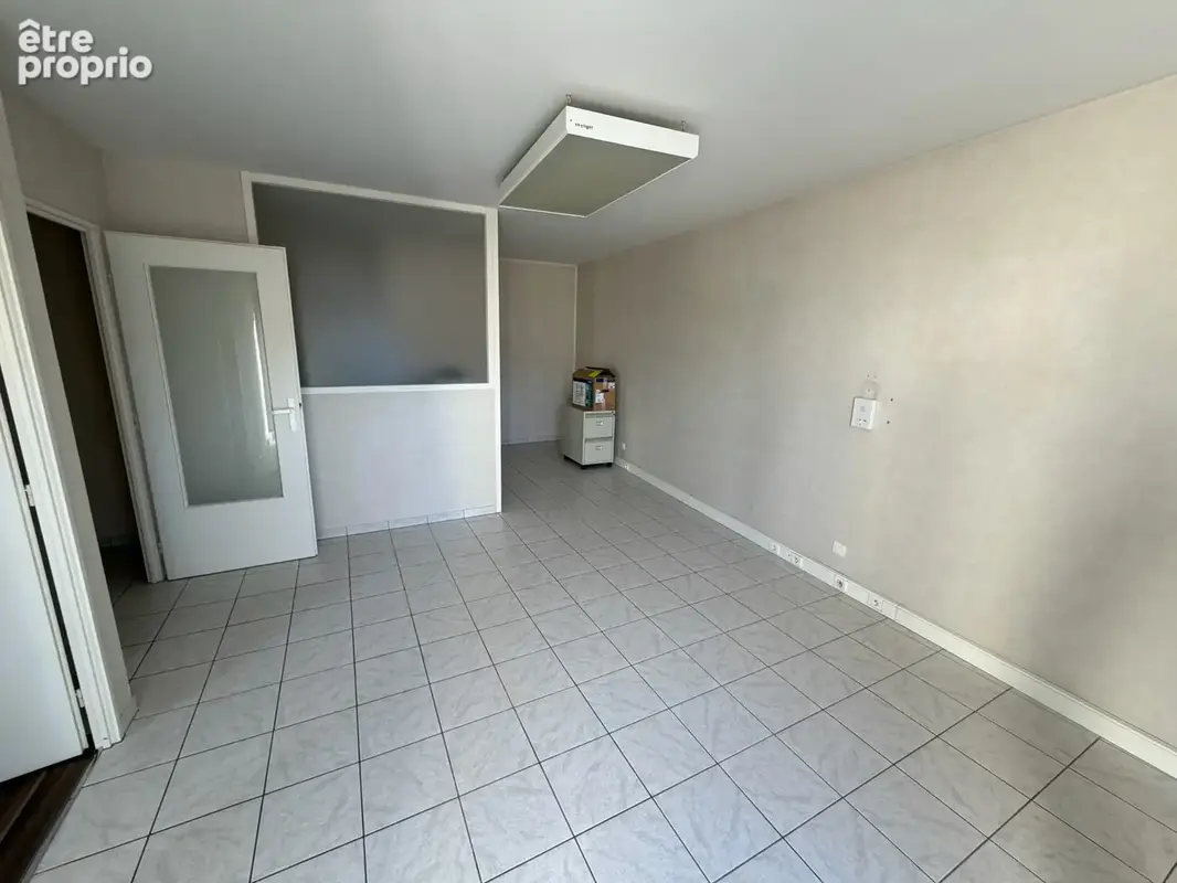 Appartement t3 residentiel - cave - parking privé - photo 4