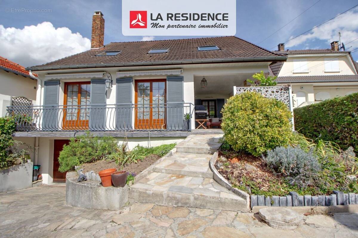 Maison à LES CLAYES-SOUS-BOIS