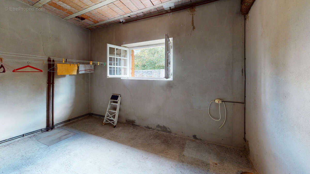 Appartement à SALLES-CURAN