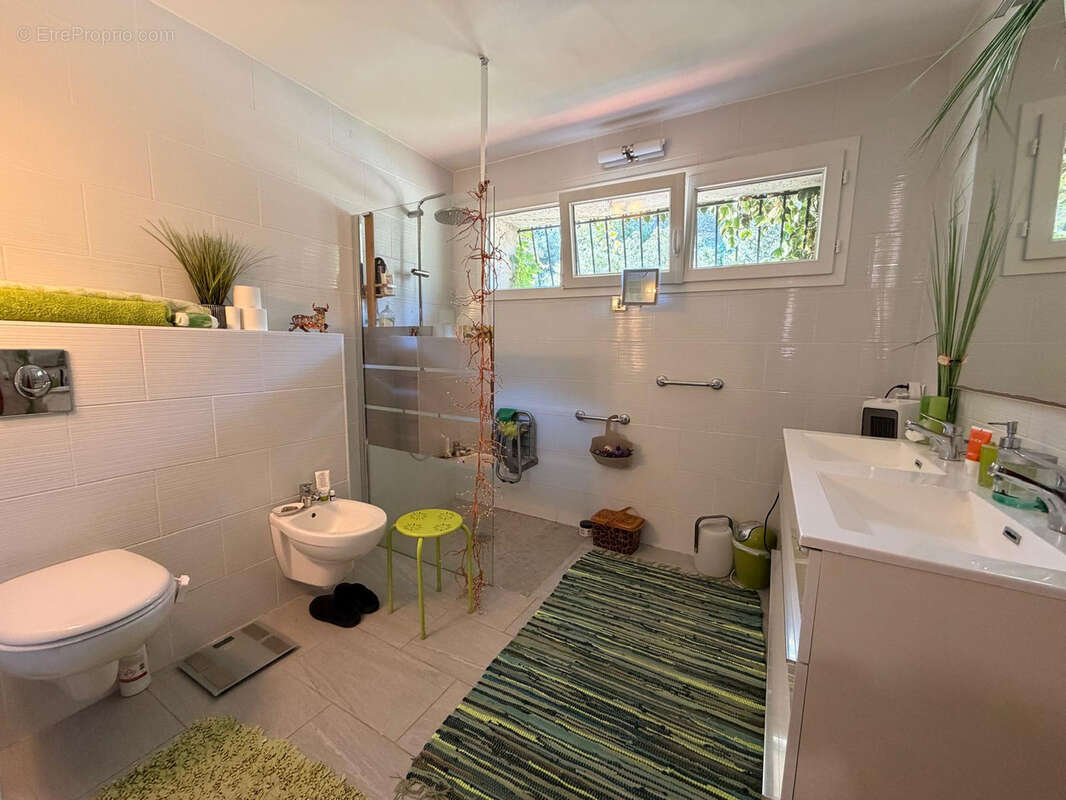NIMES CAMPLANIER Superbe maison de plain pied,7 pièces de 250 m2 avec dépendance, jardin et piscine - photo 22