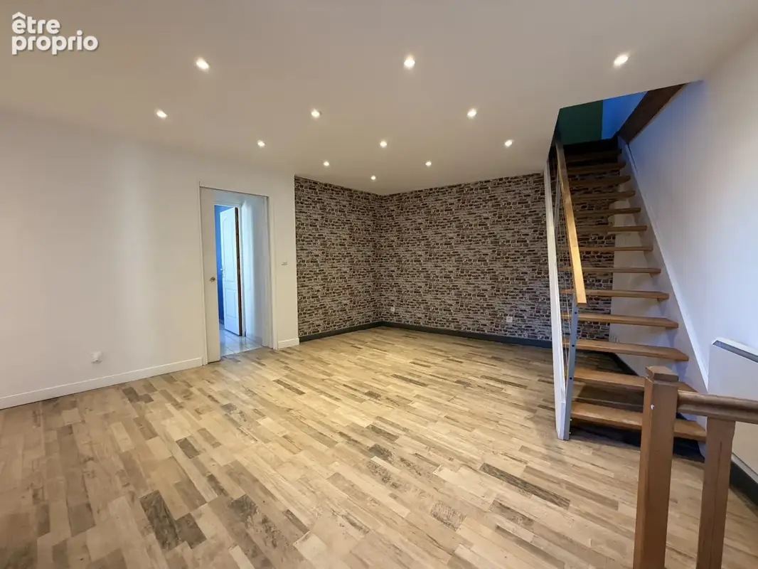 Appartement alliant charme, fonctionnalité et situation idéale, à proximité immédiate des commerces et des com - photo 2