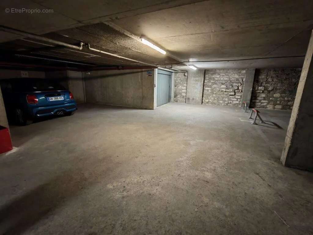 Parking à PARIS-10E