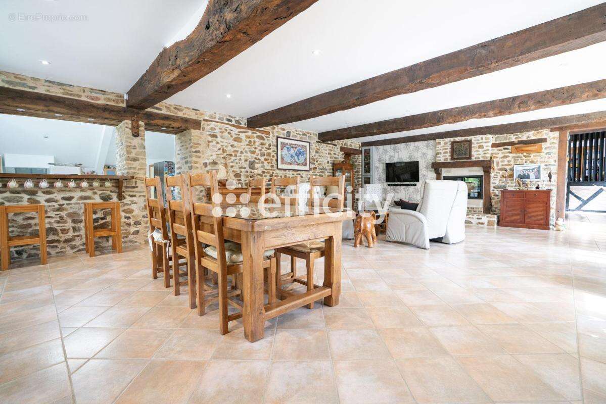 Maison à PIRE-SUR-SEICHE
