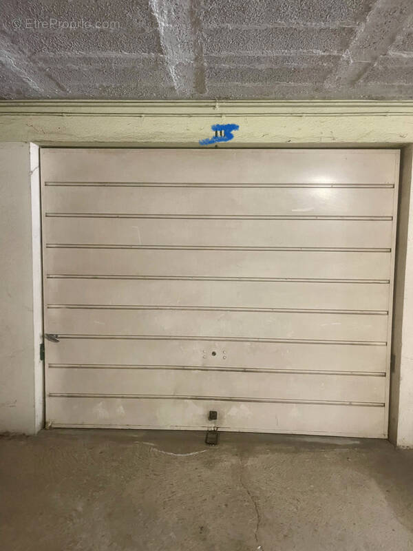 Parking à SAINT-RAPHAEL