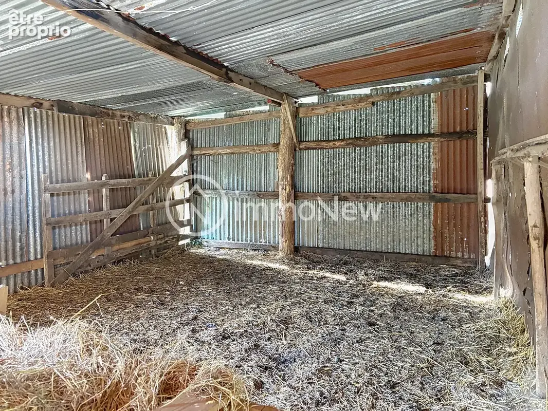 Grange a renover 100 m2 en lisiere de foret vue exceptionnelle sur 4 hectares environ - photo 10