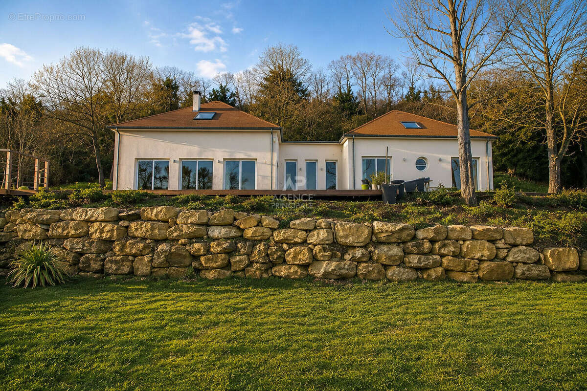 Maison à VAUX-SUR-SEINE
