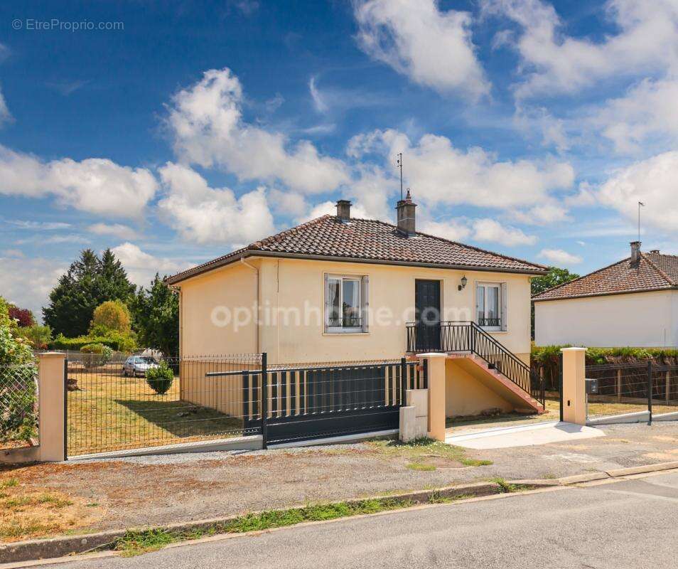 Maison Individuelle sur sous-sol de 65 m² environ - 4 pièces - 1 voir 2 Chambres - Garage -Parcelle 700 m² -MAGNAC LAVAL (87) - photo 26