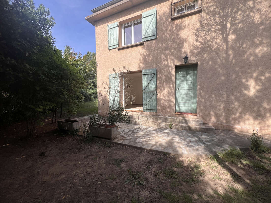 Maison à LE MUY