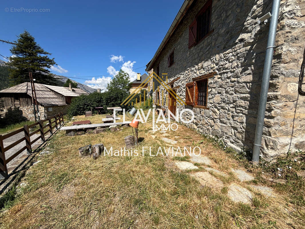 Maison à UVERNET-FOURS