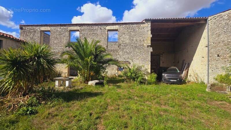 Maison de caractère à vendre 4 pièces VARAIZE (17) AVEC DEPENDANCES, GRANGES - photo 21