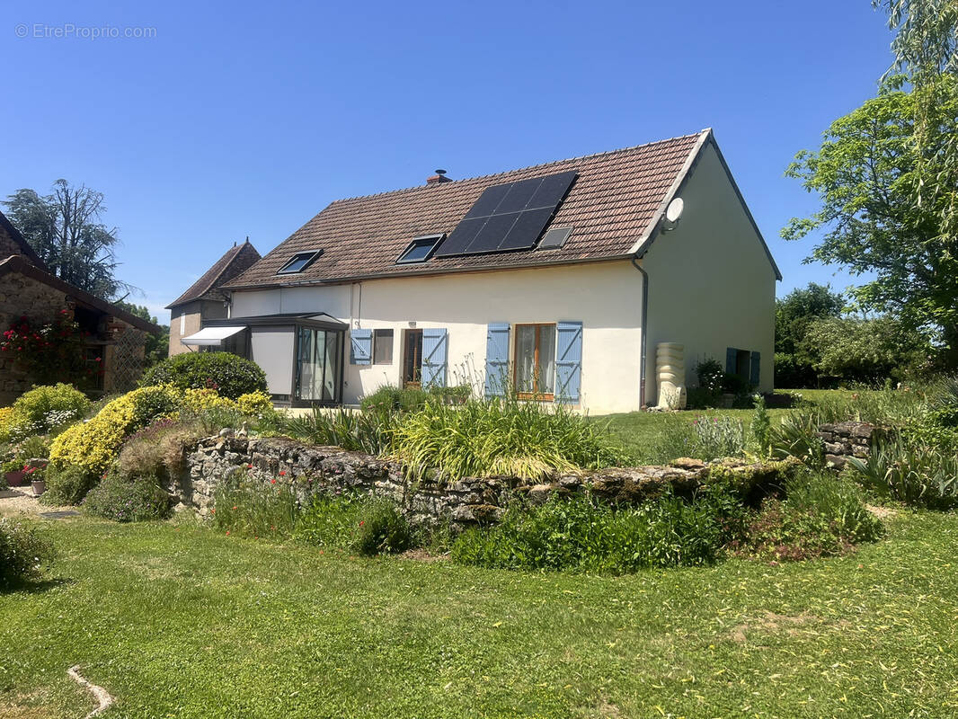 Maison à CHAROLLES