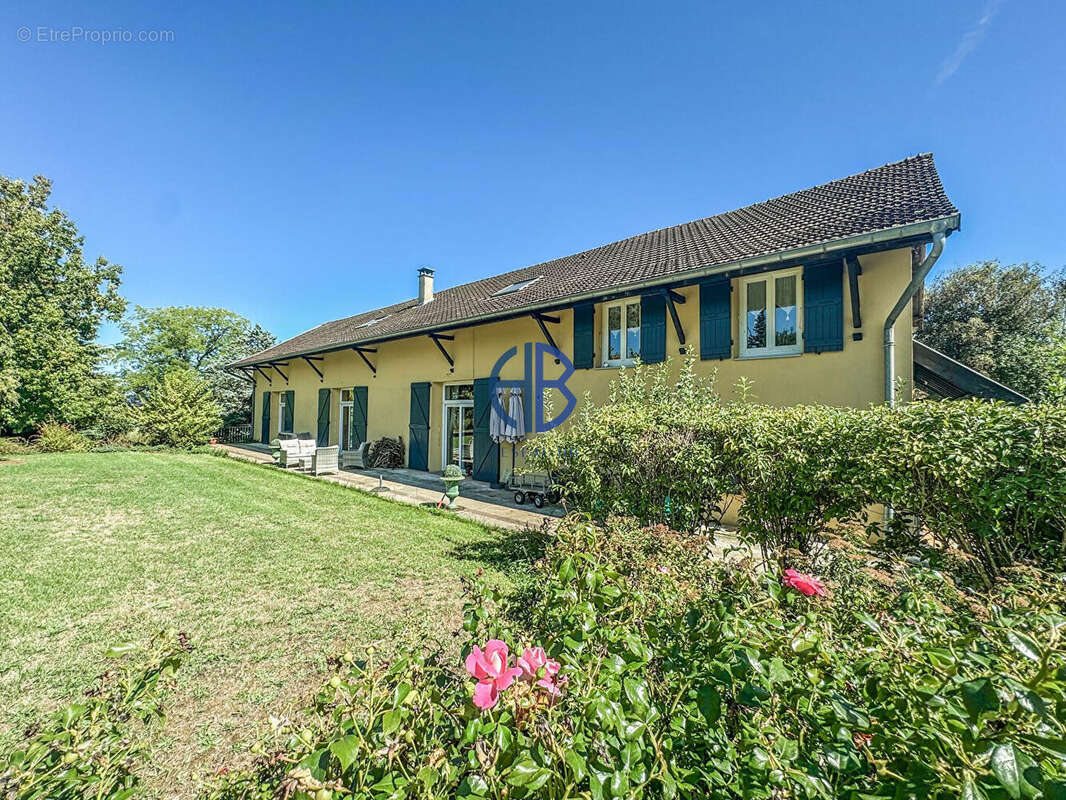 Maison à LA TOUR-DU-PIN