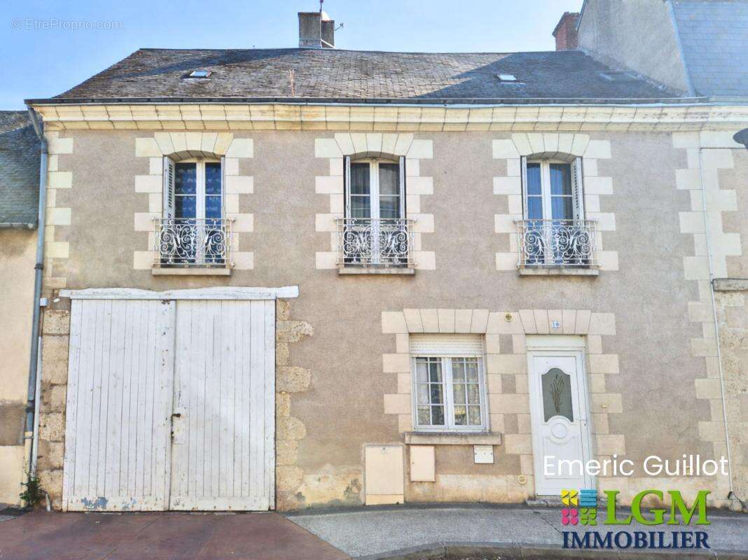 Maison de bourg 114 m² – 4 chambres – Grenier - Cour – Idéal investisseur – Déjà exploitée en location saisonnière - Cellettes ( - photo 4