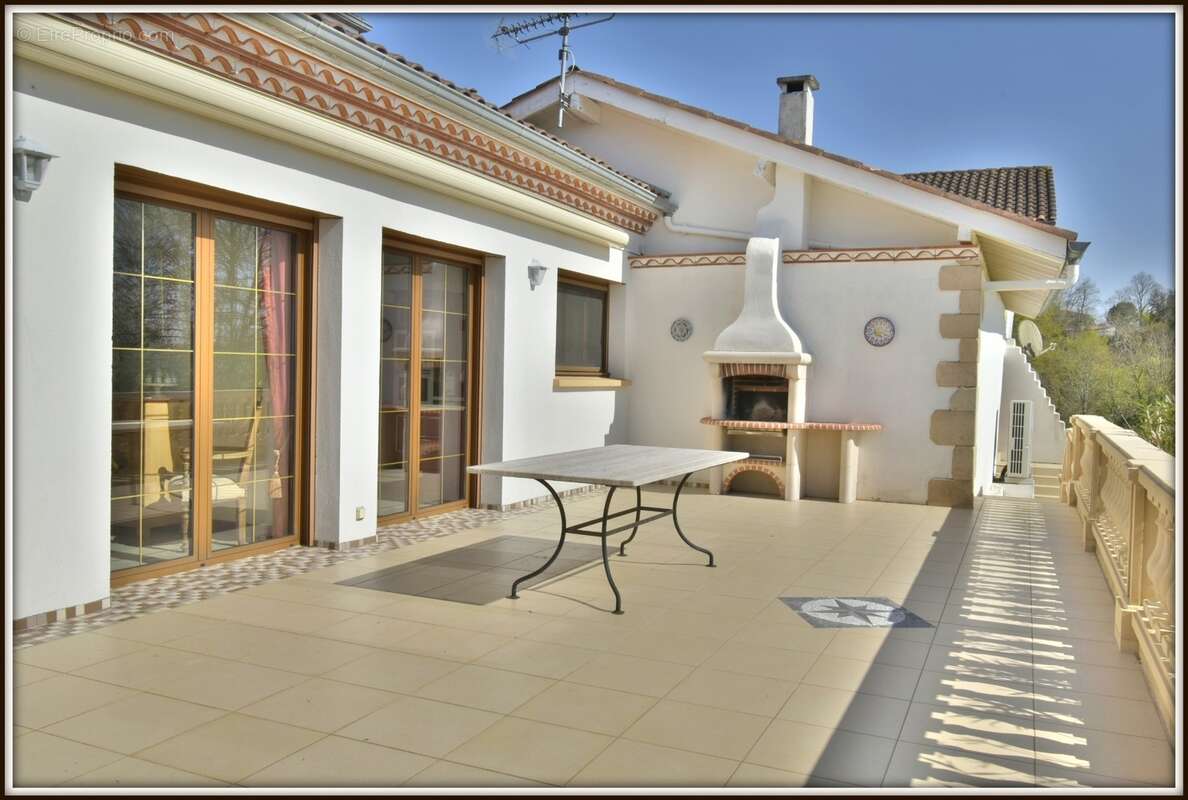 Propriete 13 ha - maison de maitre + appartement - classe energie b - photo 5