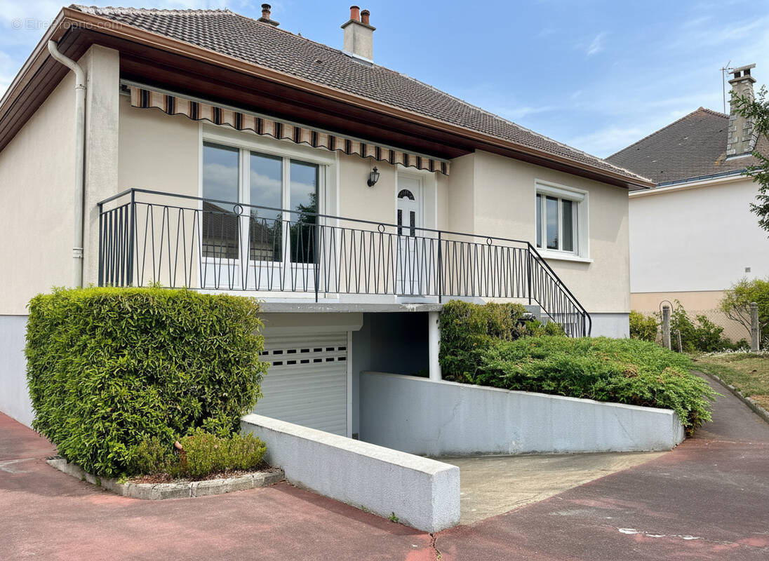 Maison à MONCE-EN-BELIN