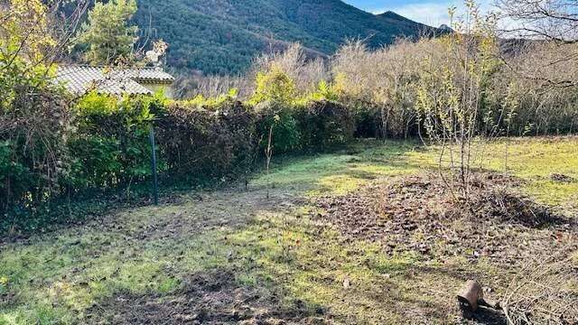 Terrain à TOUET-SUR-VAR