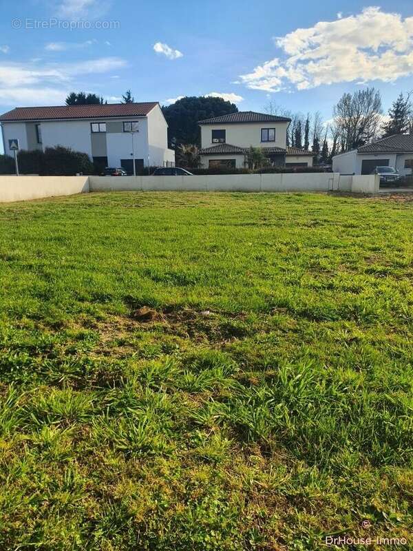 Terrain à LE HAILLAN