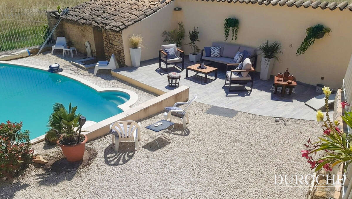 Maison à MORNAS