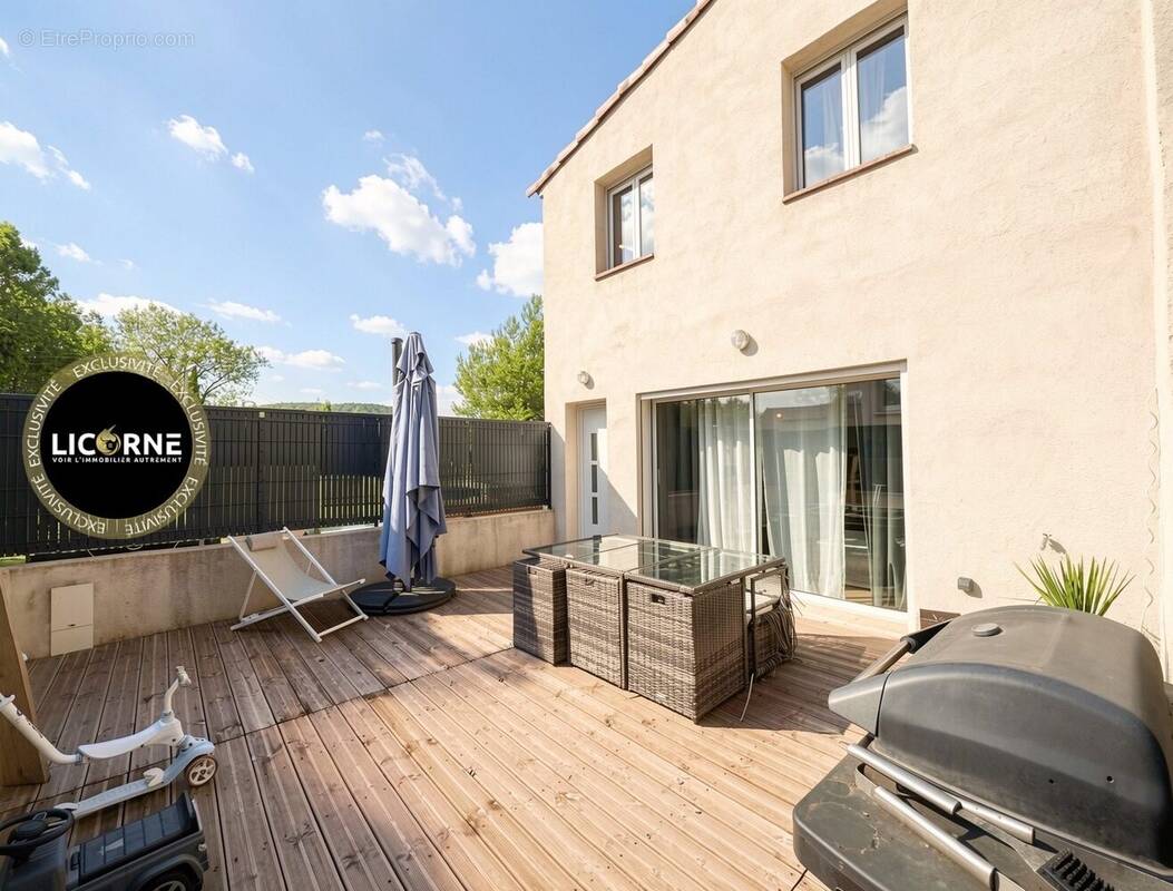 Appartement à LE PUY-SAINTE-REPARADE