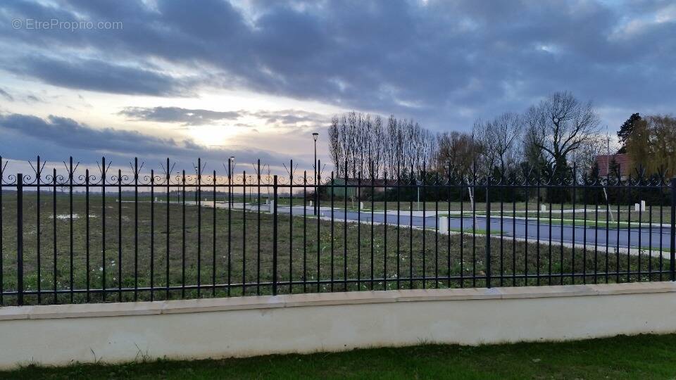 Terrain à COULOMMIERS