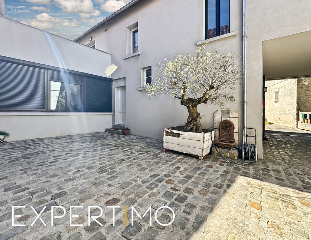 Appartement à SAULX-LES-CHARTREUX