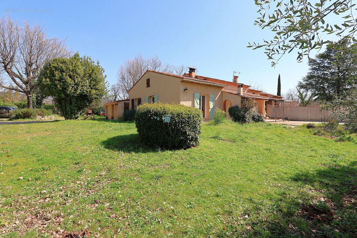 Maison à SAINT-CEZAIRE-SUR-SIAGNE