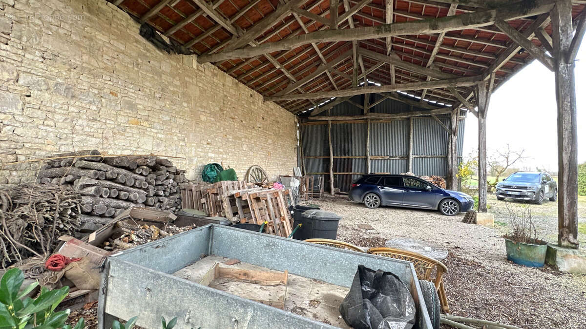 Maison à BLANZAC-LES-MATHA