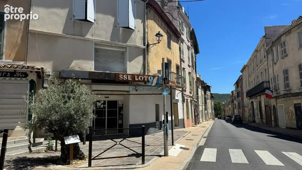 Cuges-les-pins centre   local commercial + appartement duplex   103 m2 - photo 3