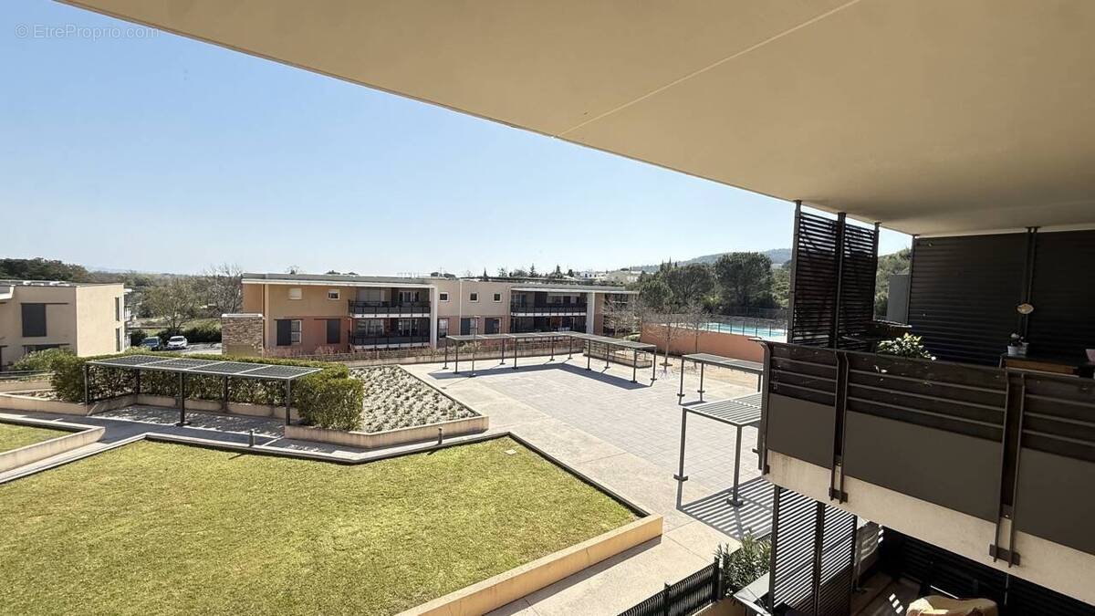 Appartement à ROQUEBRUNE-SUR-ARGENS