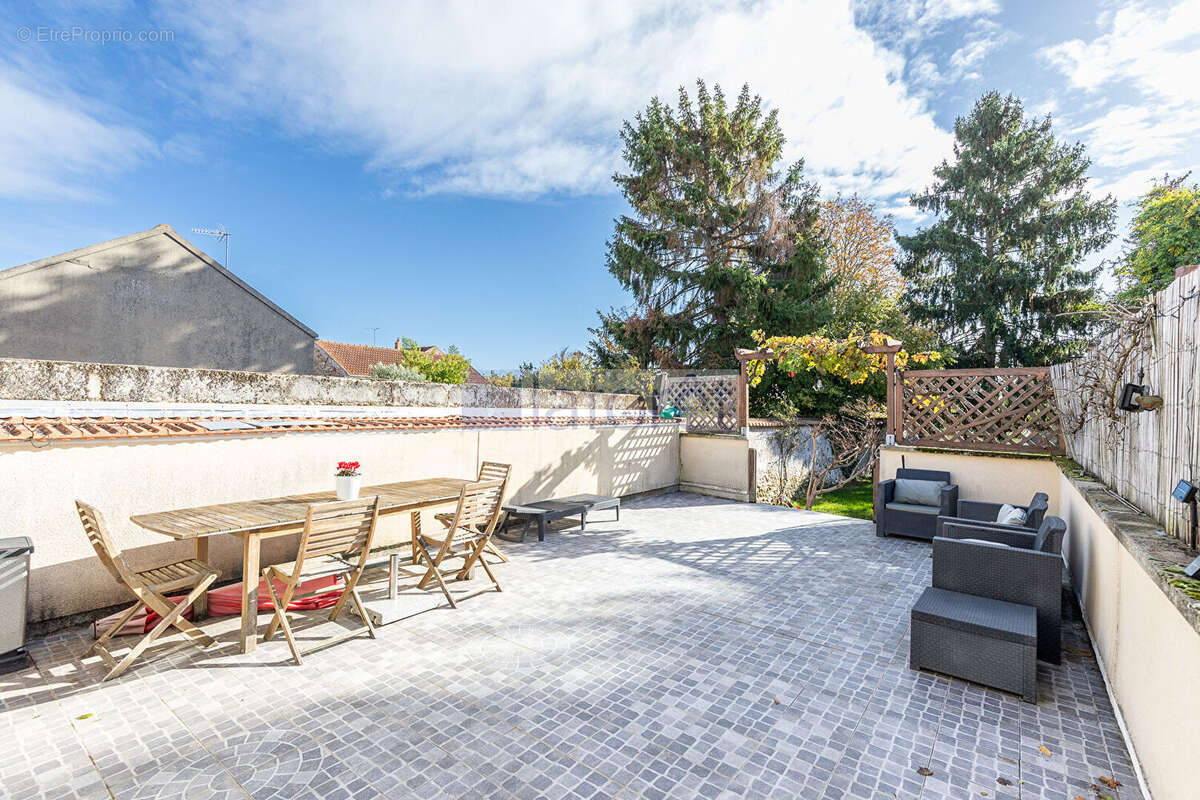 Maison à SAULX-LES-CHARTREUX