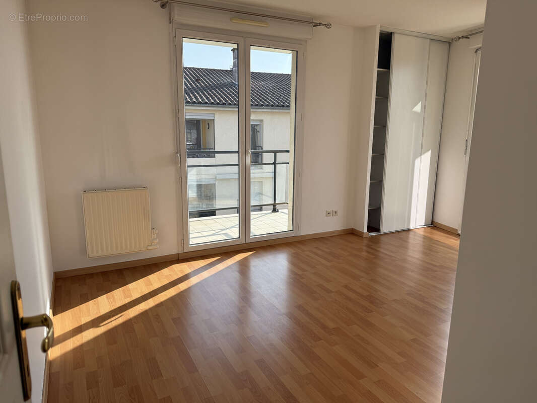 Appartement à GREZIEU-LA-VARENNE