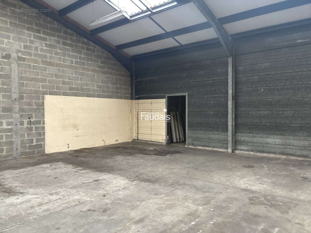 Commerce 477 m² à Saint-Lo  - photo 3