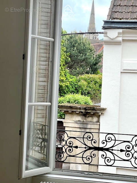 Immeuble avec appartement duplex renove sur local commercia - photo 8