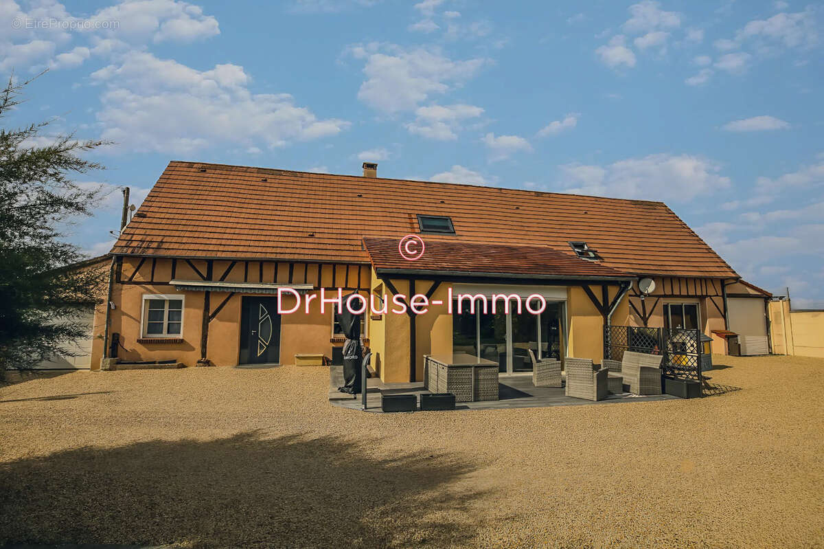 Maison à COURVILLE-SUR-EURE