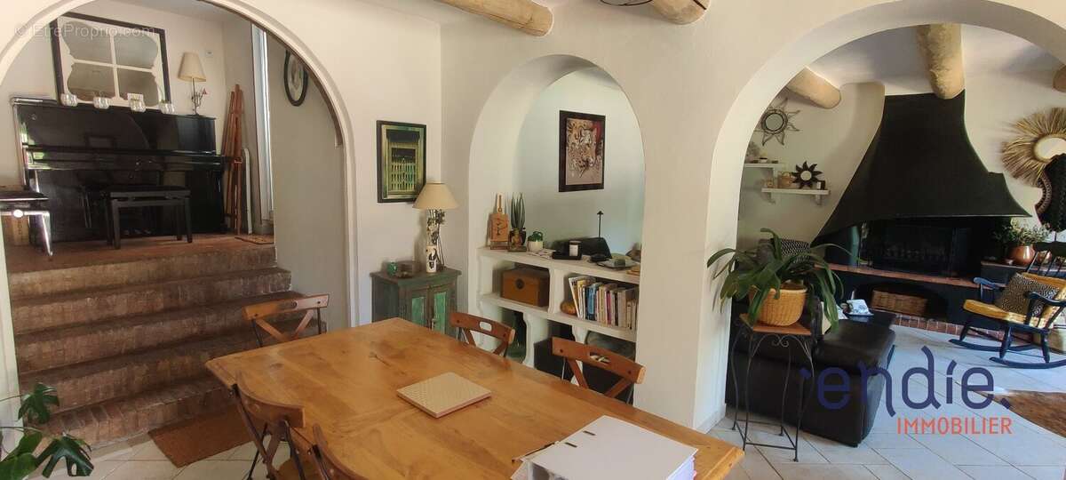 Maison à VILLECROZE