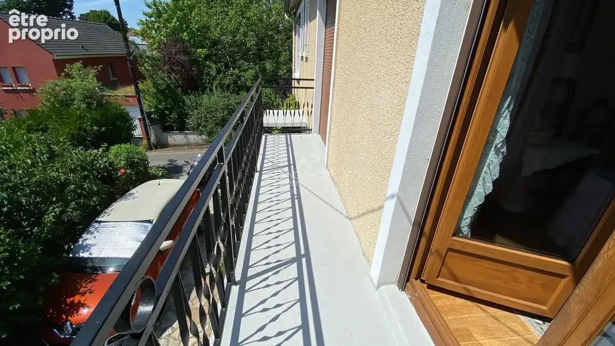 VIROFLAY- Maison lumineuse de 5 pièces au calme. - photo 8