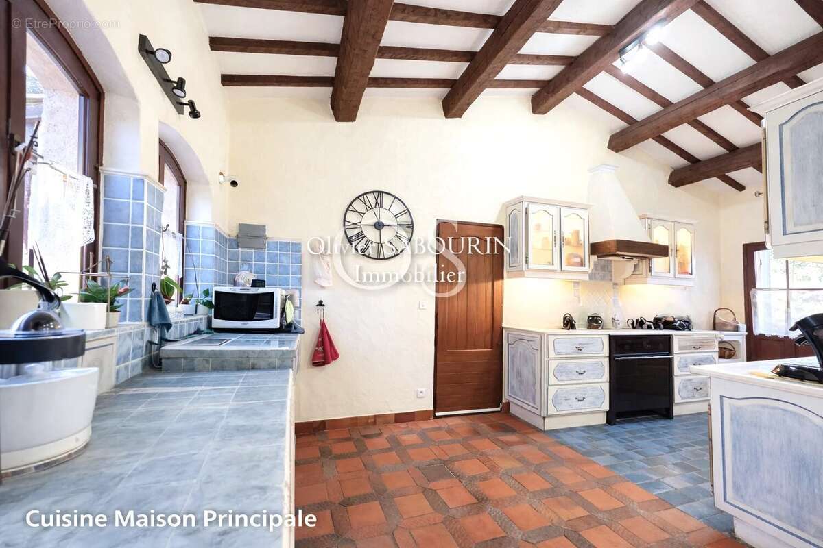 Maison à ROQUEBRUNE-SUR-ARGENS