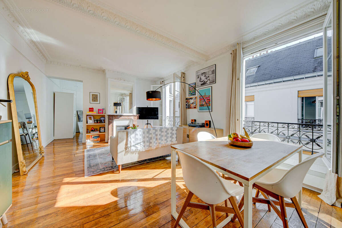 Appartement à PARIS-9E
