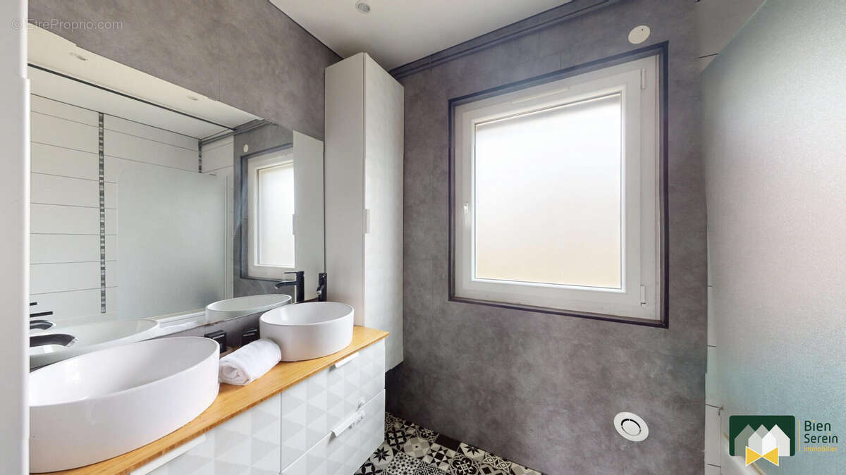 Salle de bains - Maison à CHARTRES