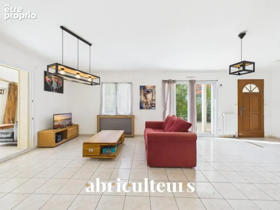 Maison de plain-pied de 140 m² - 4 chambres -5 parking - Saint-Jean-de-Boiseau (44640) - photo 4