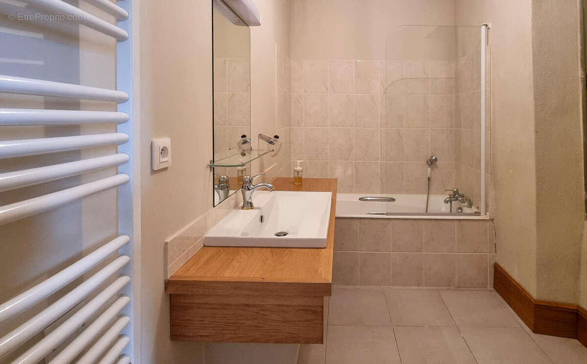 salle de bain - Maison à SAISSAC