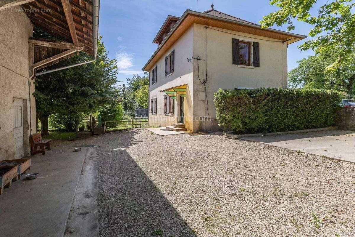 Maison à VEZERONCE-CURTIN