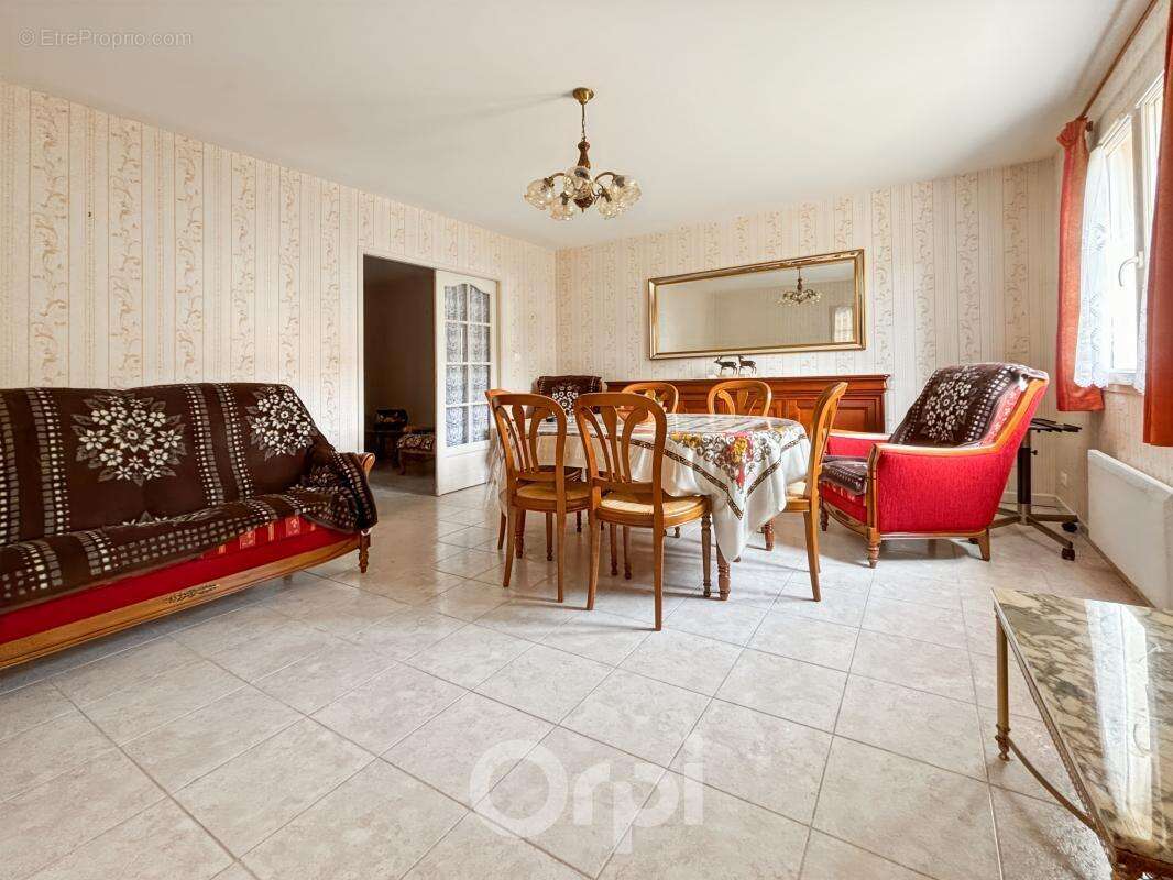 Maison à BESSINES-SUR-GARTEMPE