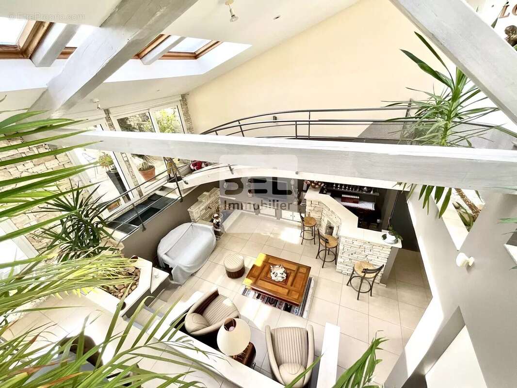 Maison à LAUDUN-L&#039;ARDOISE