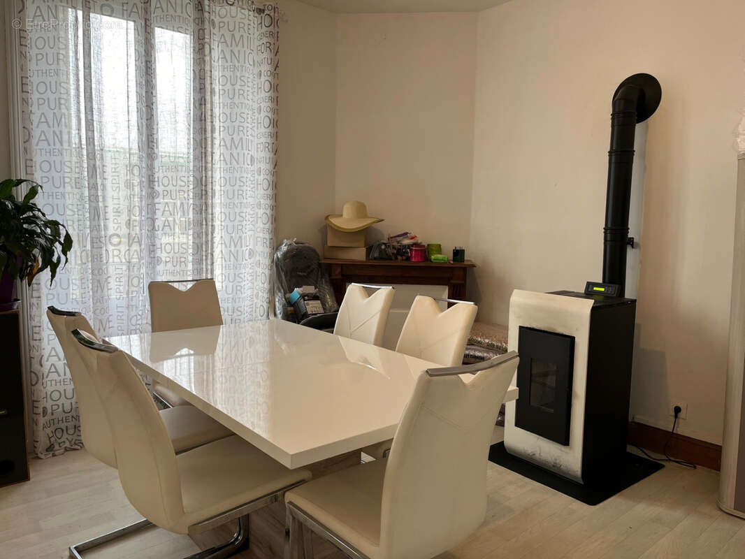 Maison à COUSSAC-BONNEVAL