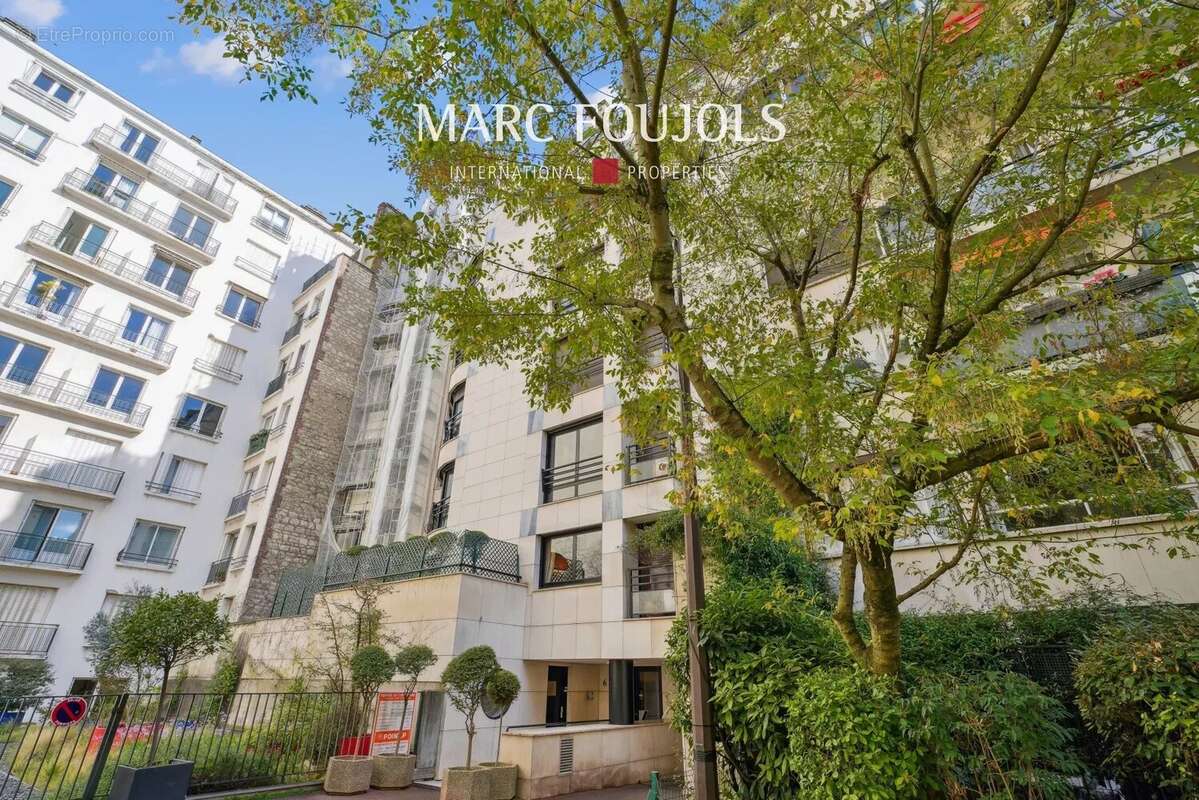 Commerce à PARIS-16E