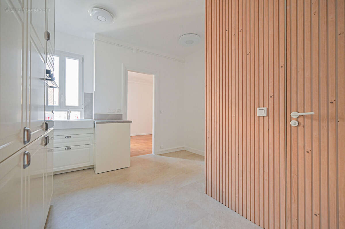 Appartement à PARIS-14E